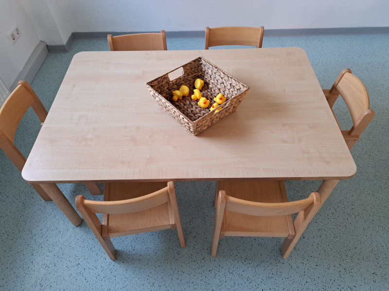 Essen, Malen und Basteln (2 Tische)