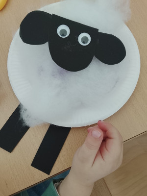 Erstes Basten für Ostern - ein Schaf